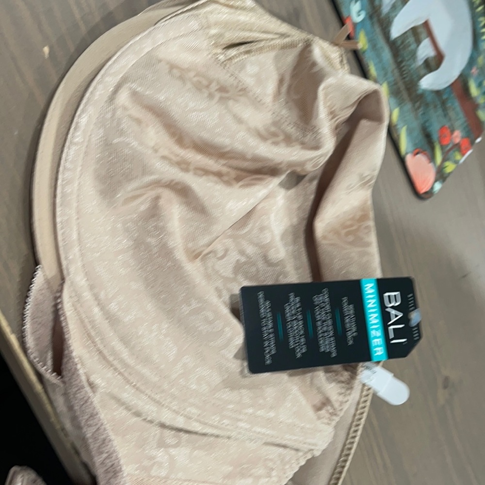 NWT Bali size 40G minimizer bra style DF3562